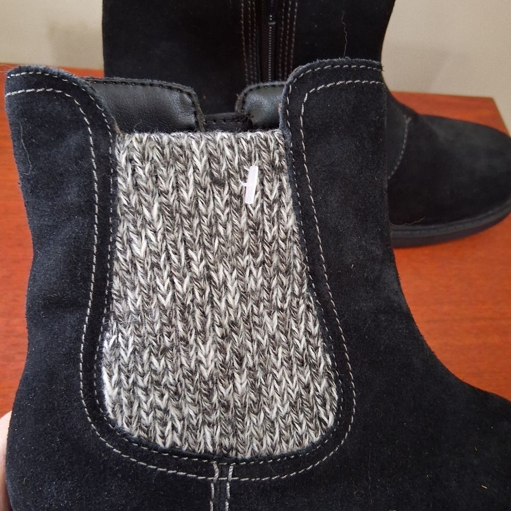 Clarks Women's Opal Sky Black Suede Chelsea Style Side Zip Ankle Boots Sz 8.5M - Picture 7 of 15